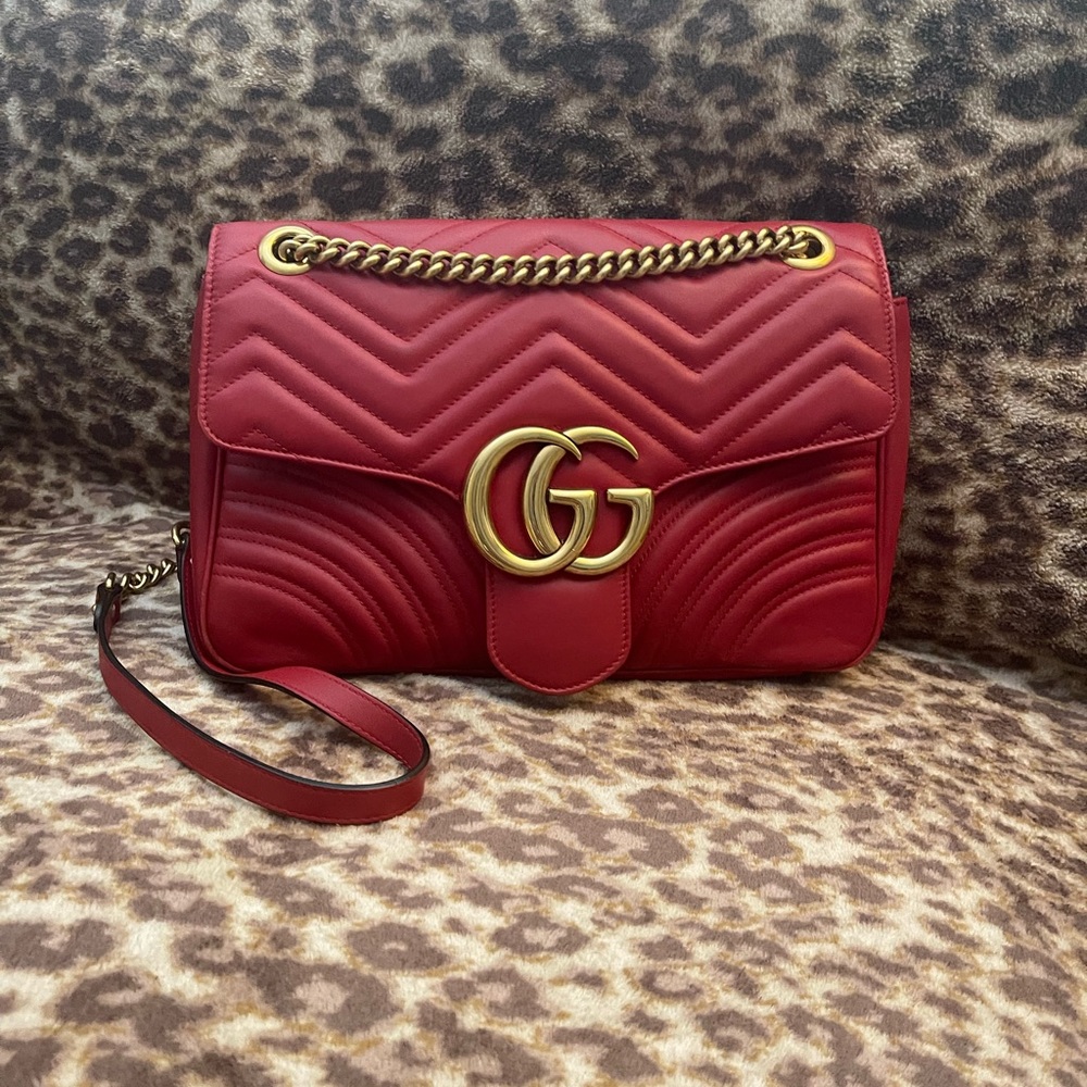 GUCCI RED MEDIUM MARMONT BAG.  Never used.   Comes with dust bag and Gucci cards